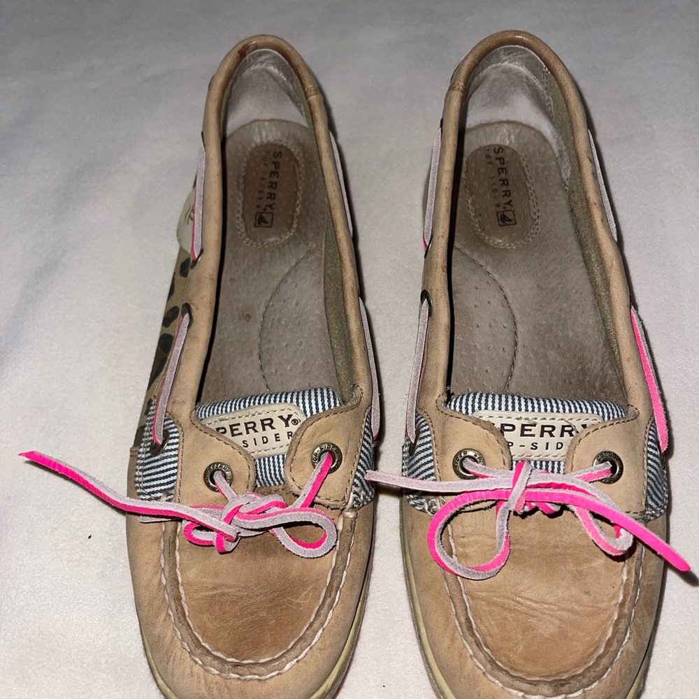 Sperry Women's Tan Boat Shoes with Pink Accents‎
